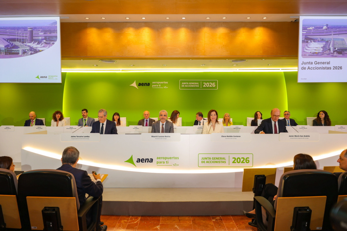 Aena defiende la subida de tarifas aeroportuarias ante sus accionistas