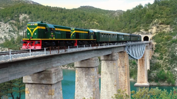 Ranking de los trenes hist&oacute;ricos m&aacute;s bonitos de Espa&ntilde;a