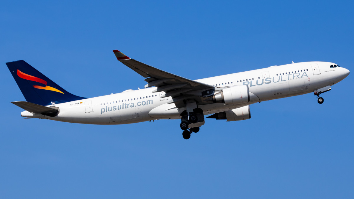Plus Ultra intensifica su actividad con un 17% m&aacute;s horas de vuelo en 2025, superando las 21.000