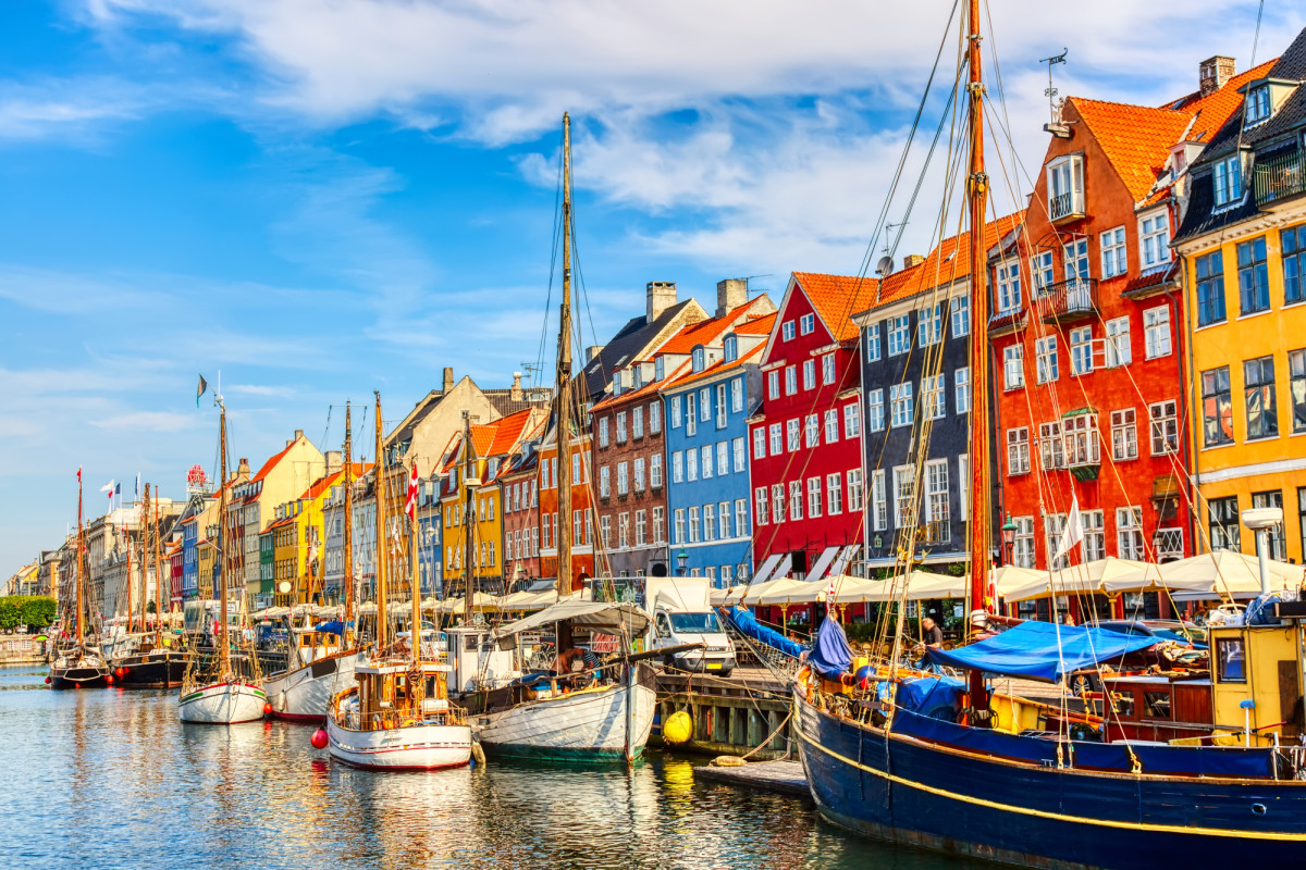Viajar sola a Copenhague: la gu&iacute;a definitiva para disfrutar de sus canales y el parque de atracciones Tivoli