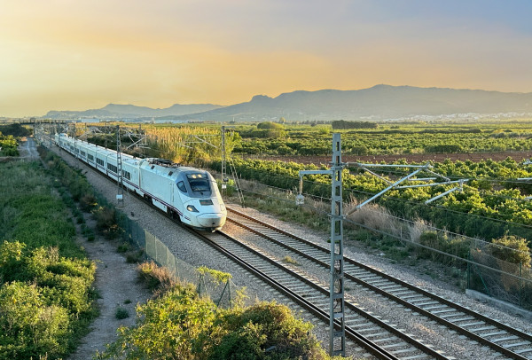 ¿Vuelos caros o cancelados por la guerra en Irán? Estas son las rutas europeas donde el tren es más barato 