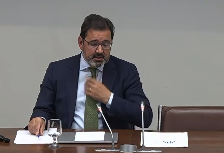 Optimismo pero cautela: Las aerolíneas programan un 5,7% más de asientos en temporada alta