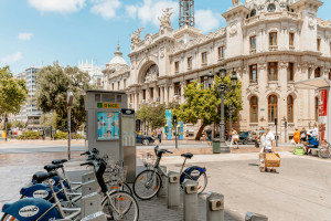 Los destinos urbanos españoles rozan el lleno en el puente del 1 de mayo   