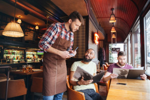 Las empresas hosteleras no encuentran personal: las principales dificultades para atraer talento