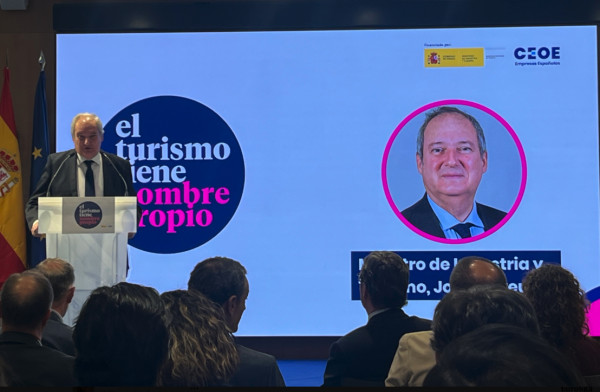 'El turismo tiene nombre propio': nueva campaña para humanizar el sector del Gobierno y CEOE