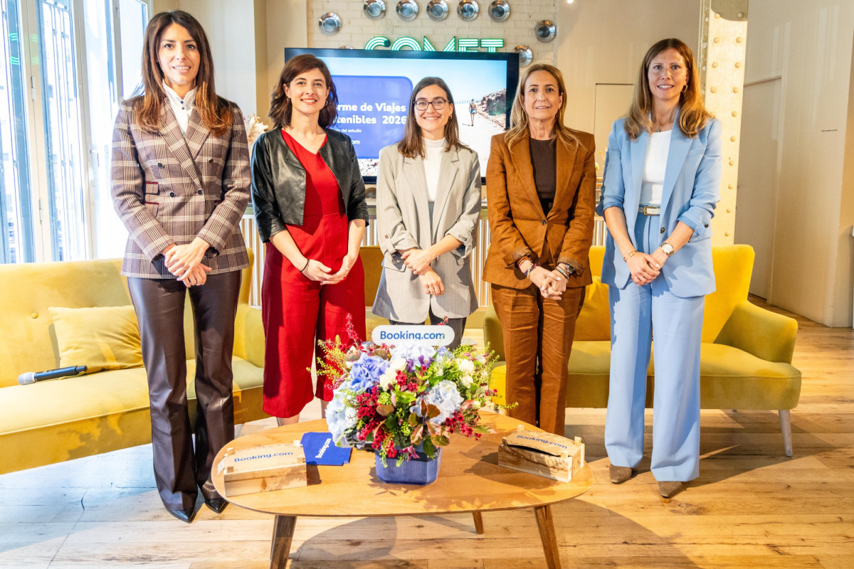 Booking confirma que los espa&ntilde;oles huyen del turismo masivo en vacaciones 