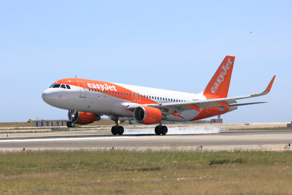easyJet lanza una oferta de 27 millones de asientos para la primavera de 2027, con un repunte del 8%