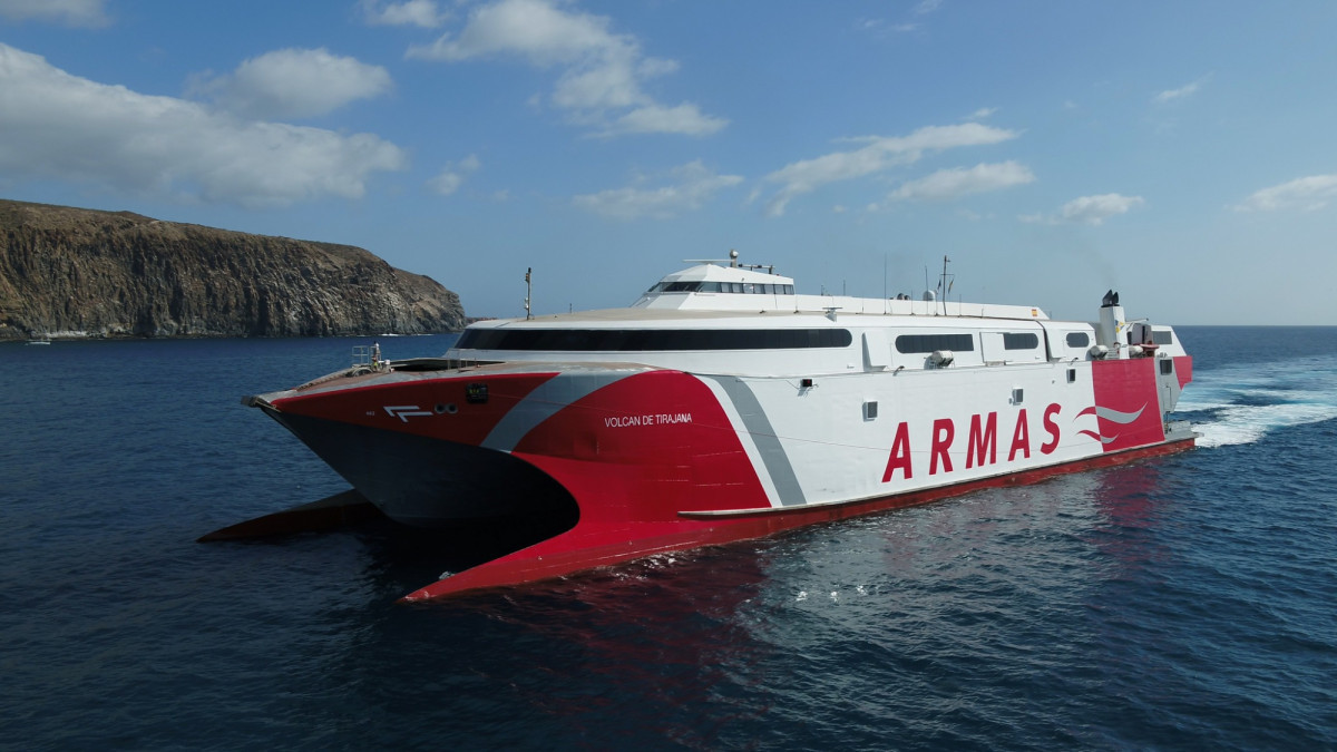 Baleària toma el control de los activos de Armas Trasmediterránea en Canarias