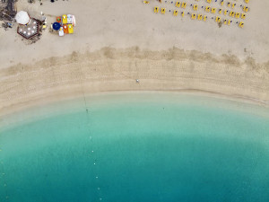 Costa, islas o crucero: cómo se redistribuyen las vacaciones y qué implica para el sector turístico