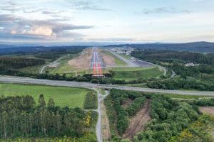 El aeropuerto de Santiago reabre con la pista renovada y una ruta a Nueva York
