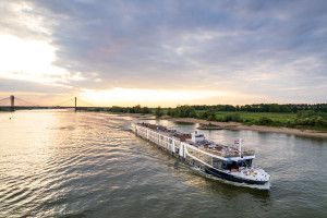 W2M se sube al auge de los cruceros fluviales con un nuevo barco