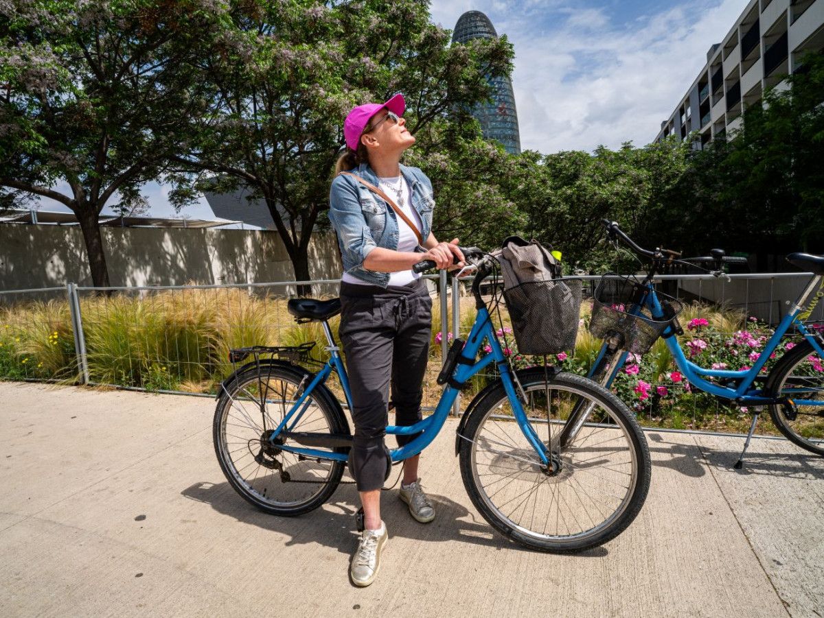 Barcelona eliminar&aacute; las licencias de bicis compartidas para turistas tras decir no a los patinetes