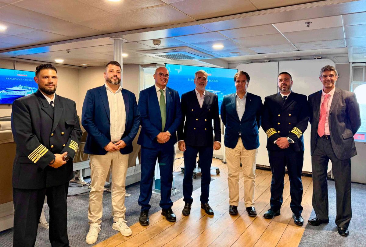 Un &lsquo;fast ferry&rsquo; de Bale&agrave;ria empieza a operar una ruta triangular entre Canarias