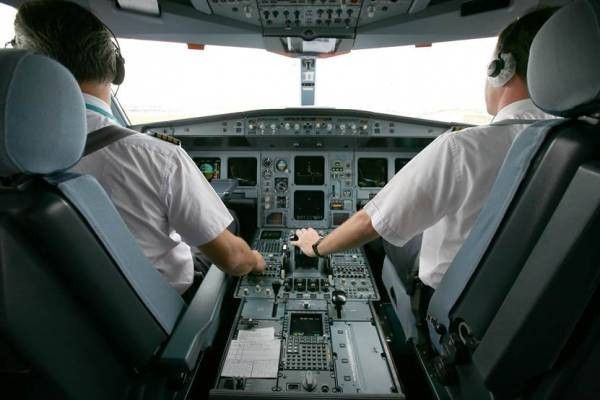 Los pilotos plantan cara a Ryanair por despedir a tres representantes sindicales en Alemania