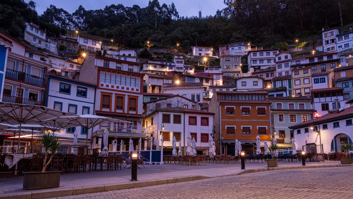 Cudillero, el pueblo marinero de aguas cristalinas m&aacute;s famoso de Asturias que recuerda a Cinque Terre