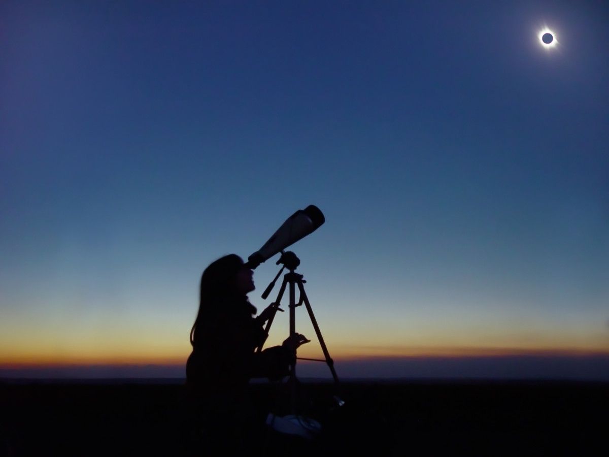 Gu&iacute;a definitiva para ver el eclipse solar del 12 de agosto de 2026 en Espa&ntilde;a 