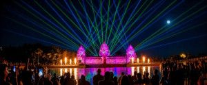 Más de 4.000 personas se rinden a la adrenalina y la magia nocturna del Costa Adeje Siam Night