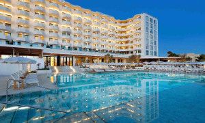 Los hoteles de 4 y 5 estrellas acaparan el 86% de la inversión del primer semestre