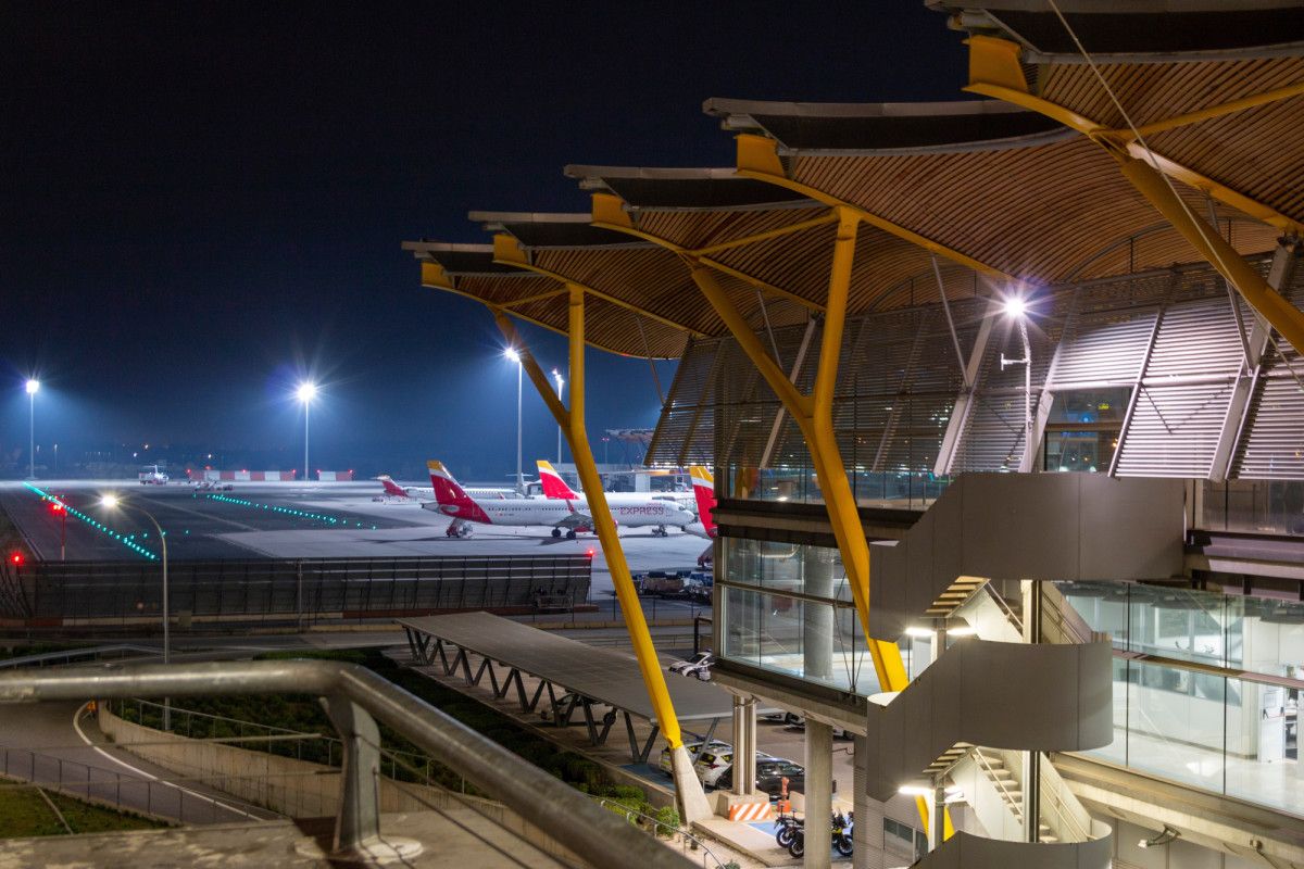 Aena transporta 156 millones de pasajeros hasta junio y admite que modera su crecimiento 