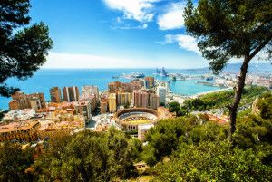 Málaga frena la apertura de nuevos hoteles y apartamentos turísticos: aprueba una moratoria de tres años