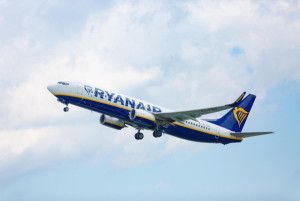 Ryanair reduce sus ganancias un 34% por la subida del precio del queroseno