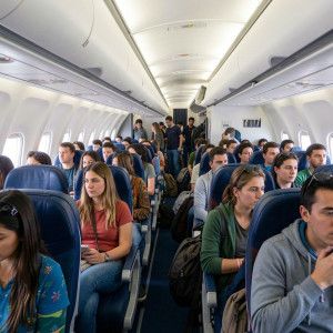 La demanda de pasajeros aéreos cae otro 1,7%, pero la resiliencia de Europa se mantiene