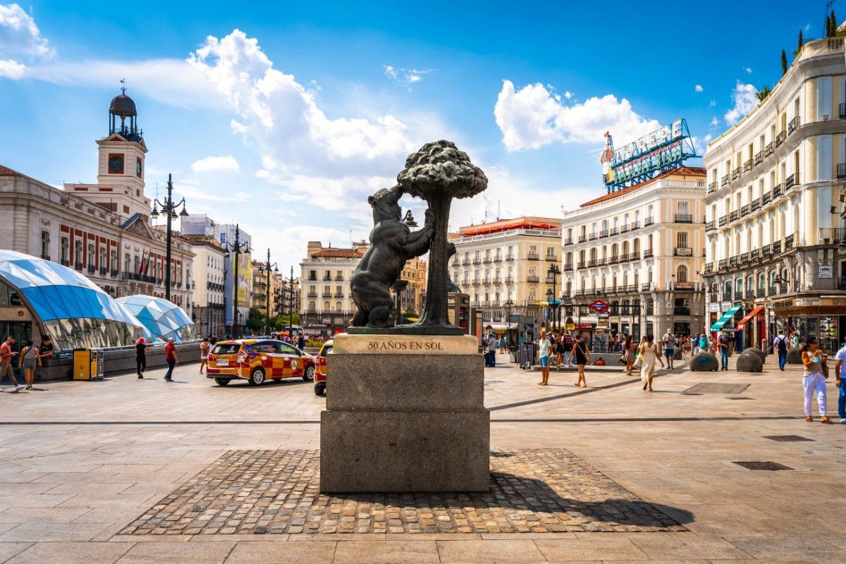 Madrid: Conectividade Global e o Dilema da Autenticidade Urbana