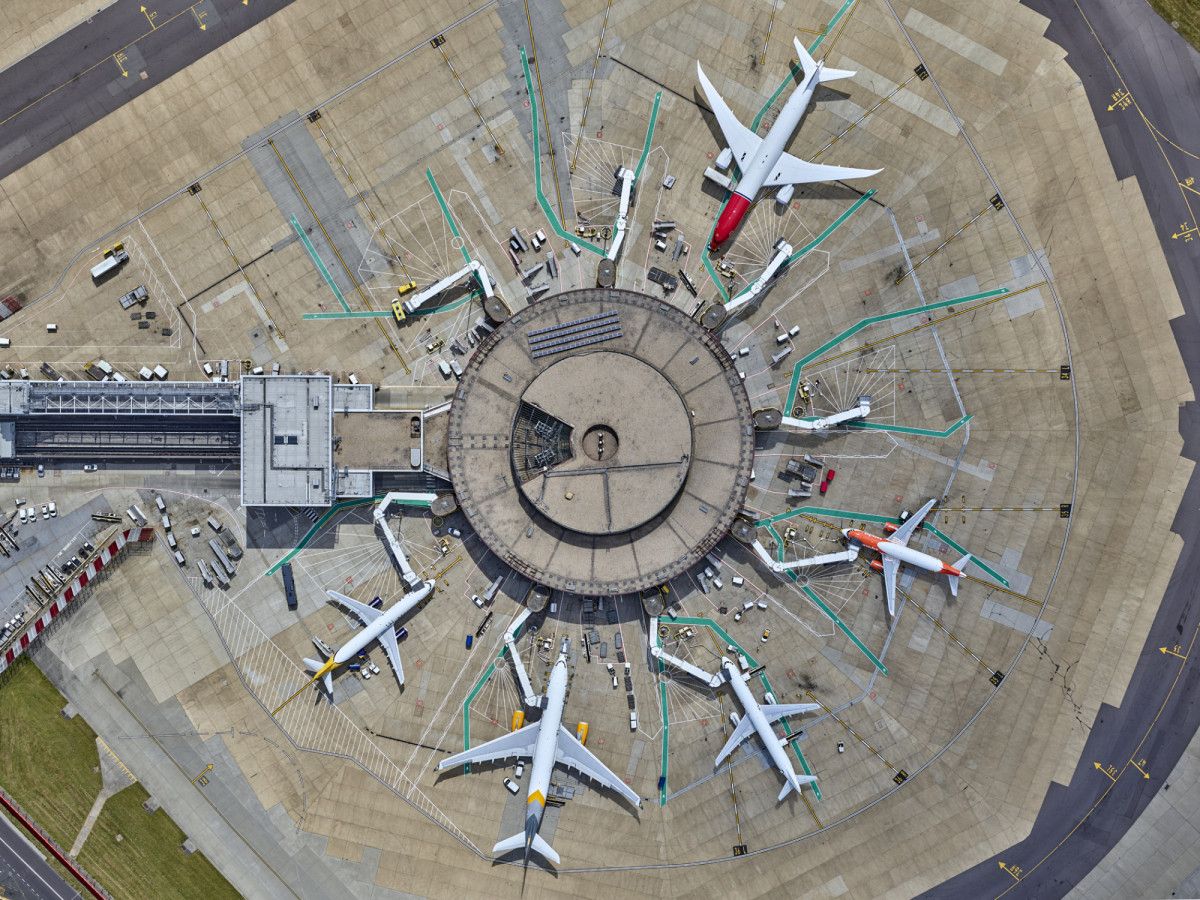 El caos a&eacute;reo en Reino Unido se prolonga y extiende sus efectos por Europa