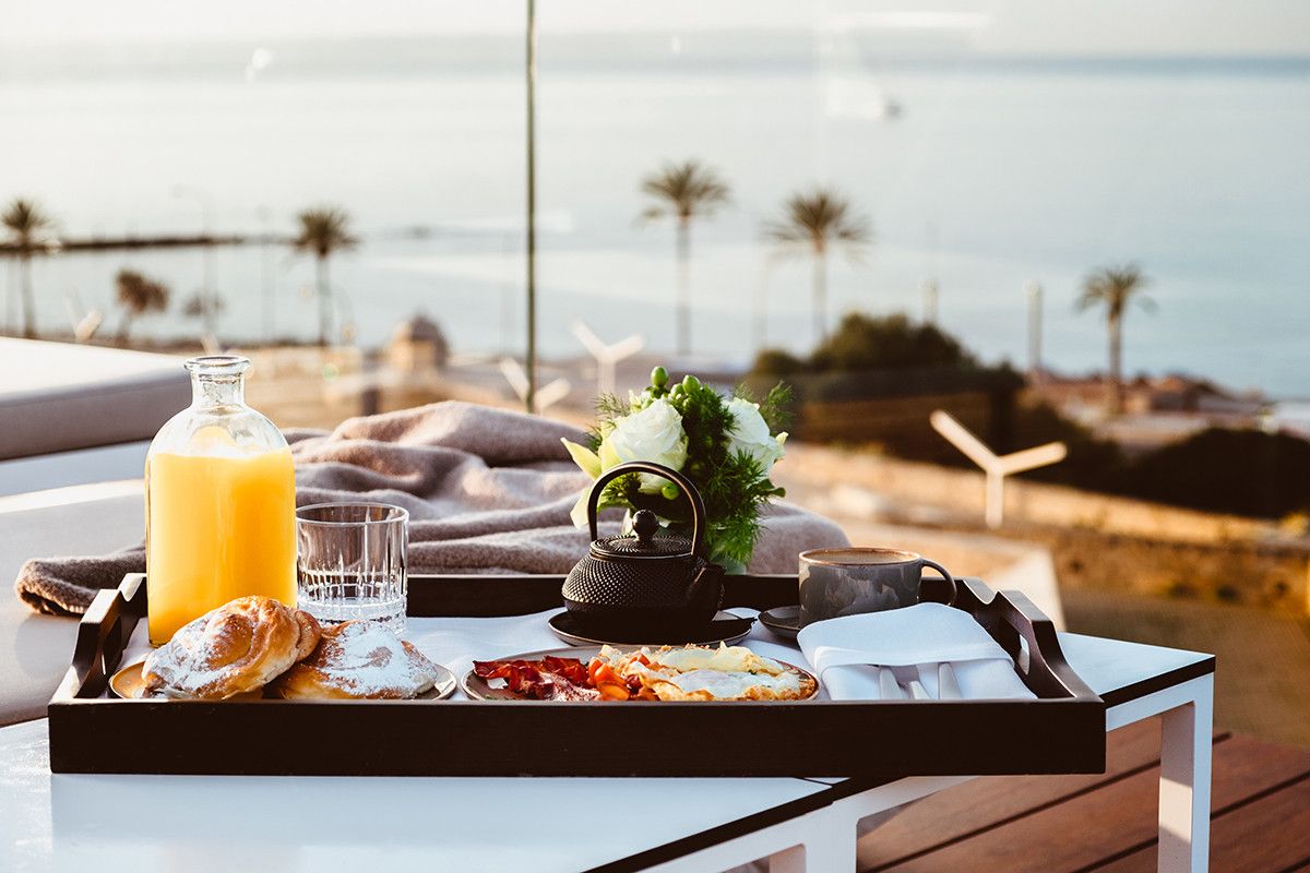 Las tres terrazas para disfrutar de la gastronom&iacute;a Mediterr&aacute;nea con vistas al mar en Mallorca