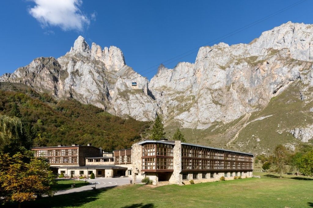 Paradores cierra un verano de récord en ingresos y ocupación