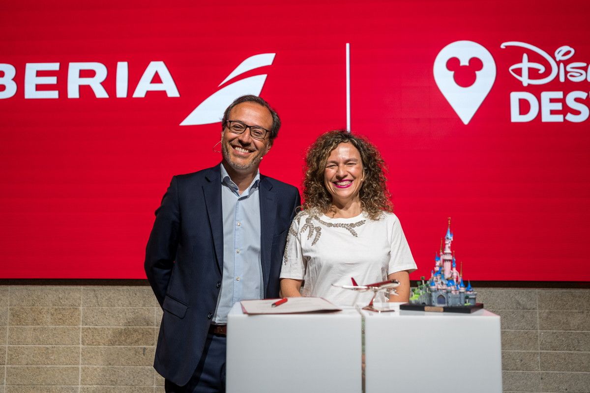 Iberia y Disney amplían su colaboración para conectar España con sus parques y cruceros
