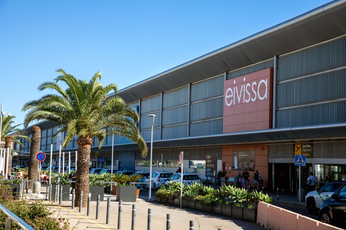 Ibiza impulsará un frente común para impedir la ampliación del aeropuerto