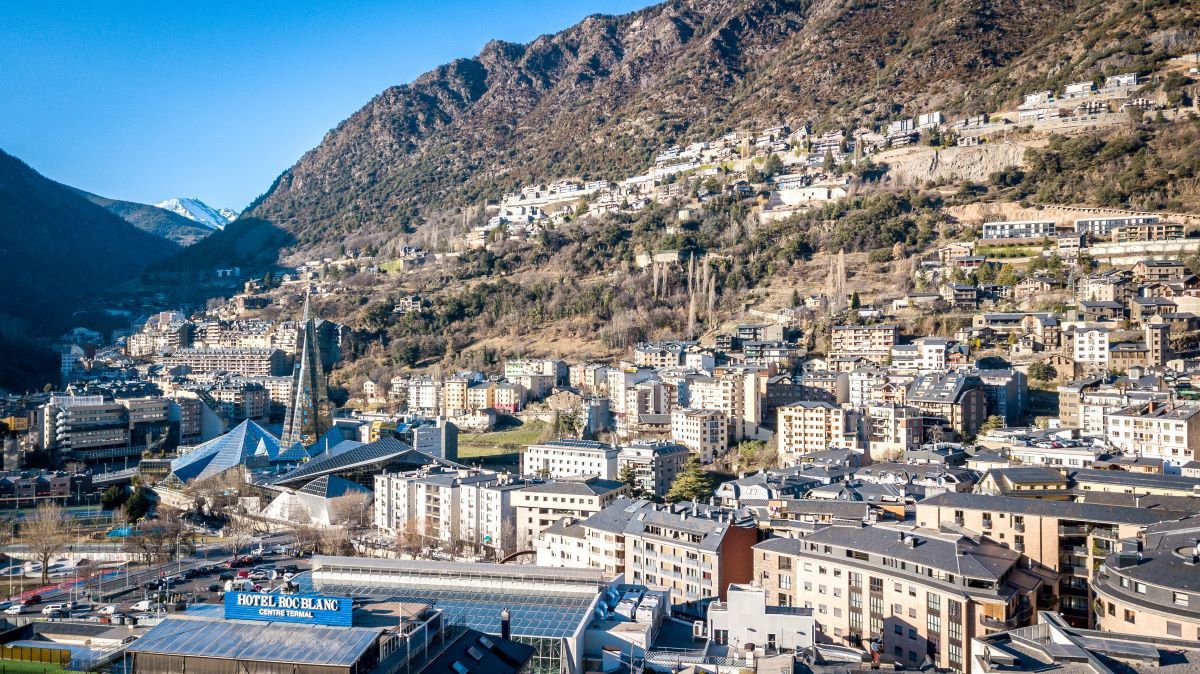 El aeropuerto de Andorra - la Seu d'Urgell incrementa sus frecuencias con Madrid y Palma