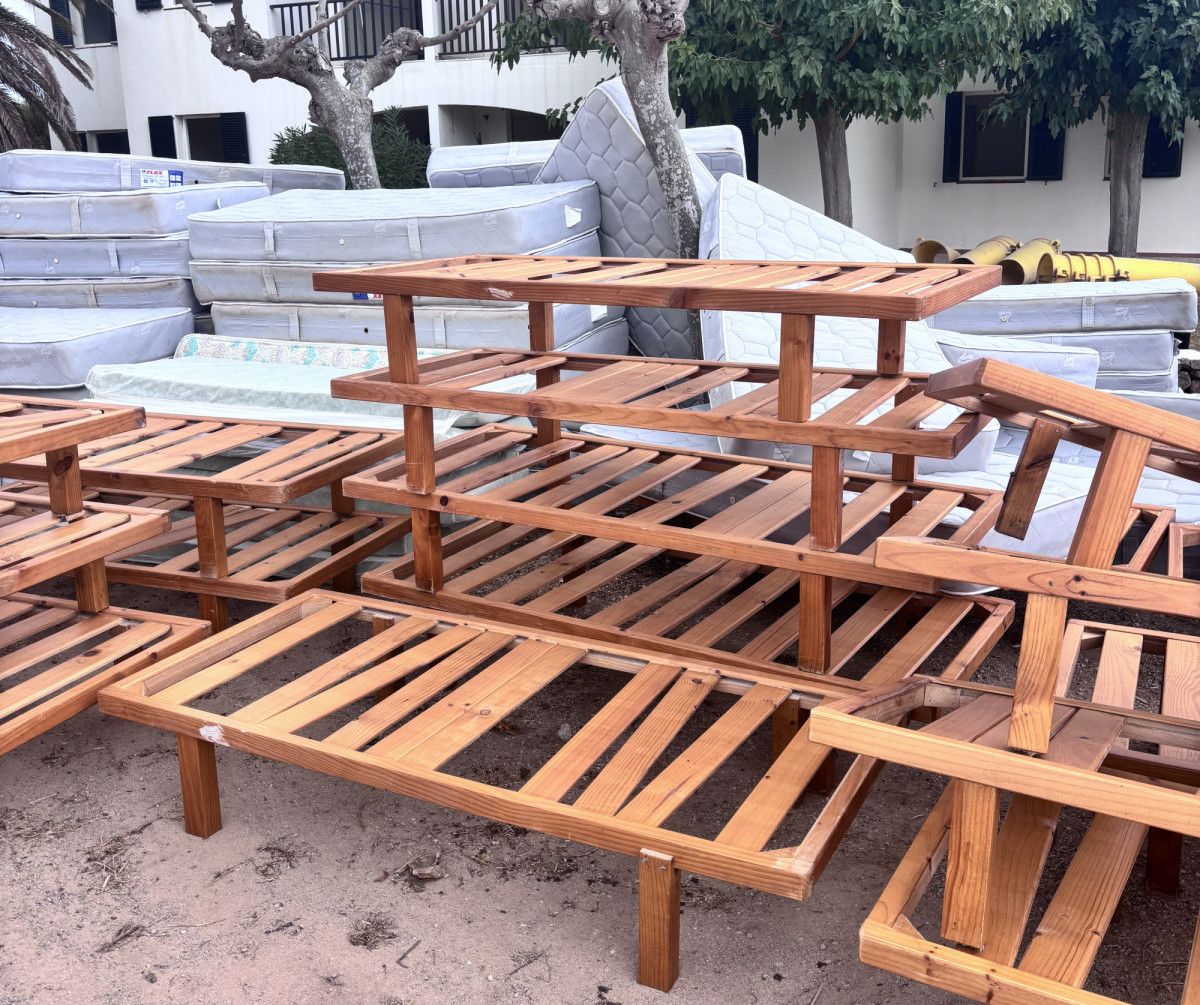 Mobiliario de un alojamiento preparado para su reutilización