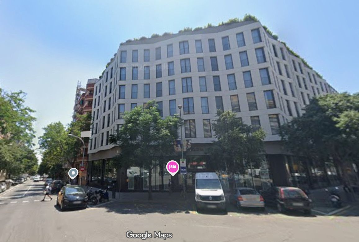 Barcelona em Destaque: Hotel Luxuoso Perto da Sagrada Família à Venda