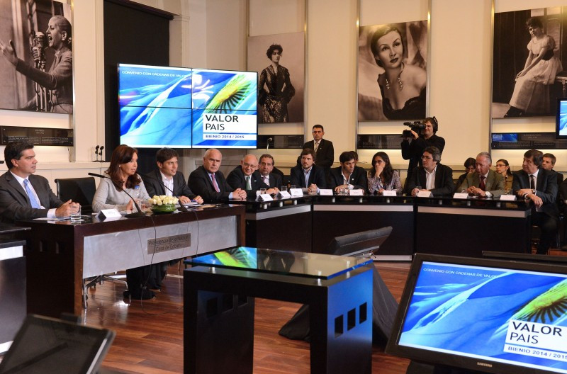 CAT y gobierno de Argentina firman acuerdo para potenciar la actividad.