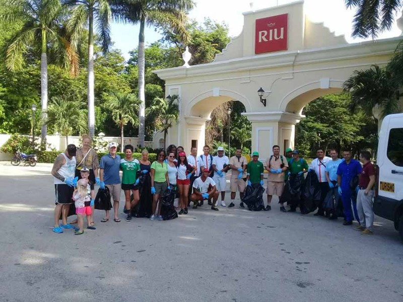 RIU Hotels realiza más de 20 limpiezas de litoral en el mundo