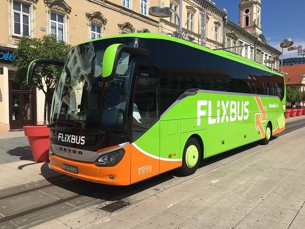 chasquido FALSO talento Viajes El Corte Inglés se incorpora a la red de puntos de venta de FlixBus  | Nota de prensa en Hosteltur