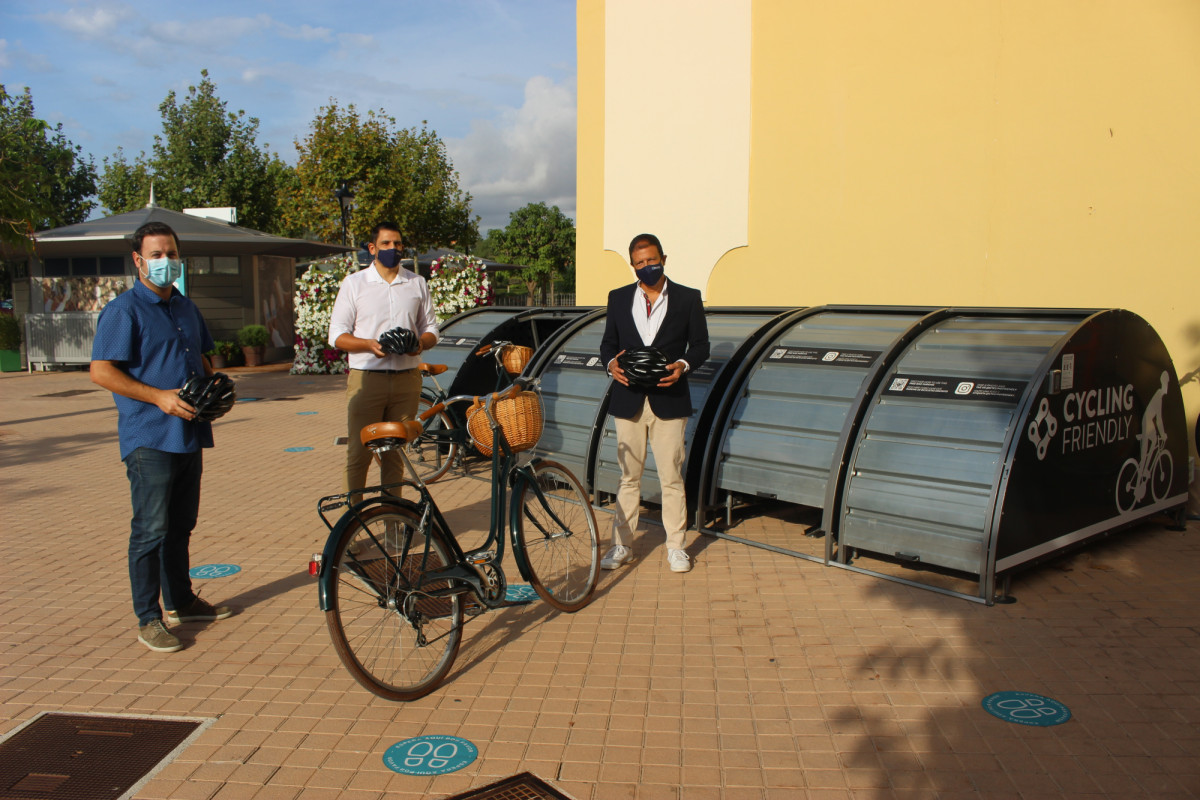 Tropical espejo clon Mallorca Fashion Outlet ha presentado los nuevos aparcamientos para bicis |  Nota de prensa en Hosteltur