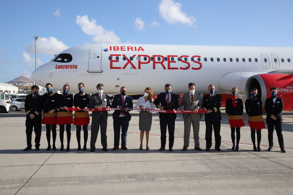El avión más sostenible de Iberia Express llevará el nombre de Lanzarote |  Nota de prensa en Hosteltur